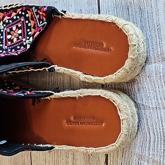 EUC AE sz 8 Aztecan slip on shoes, black/pink/purple/teal/white - Picture 4 of 7